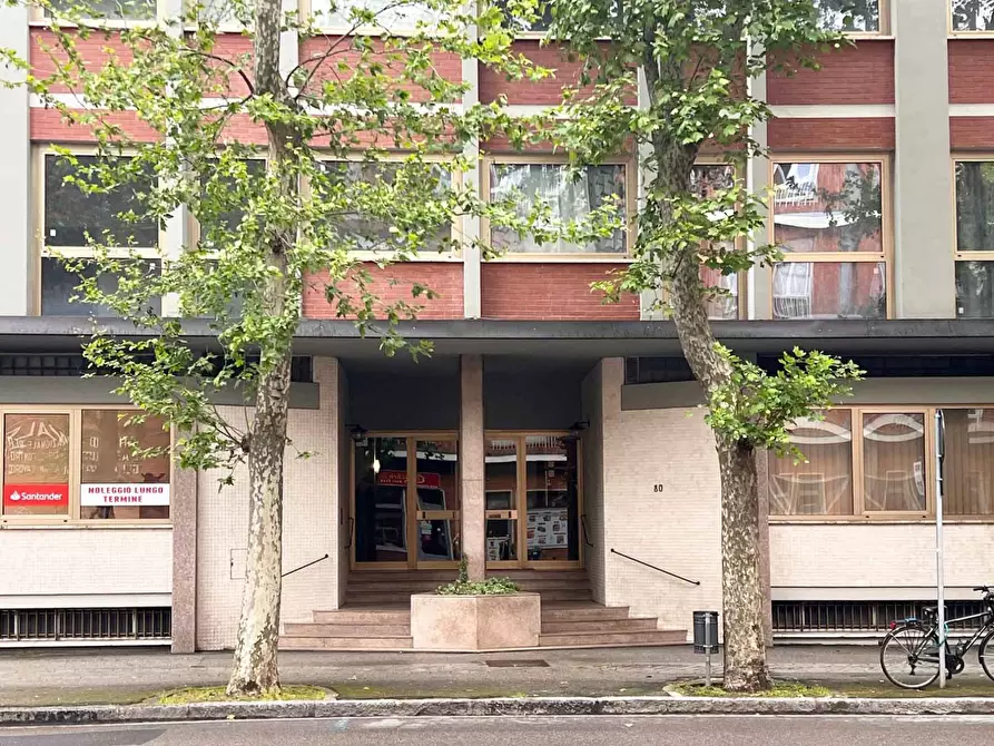 Immagine 2 di Ufficio in vendita  in VIALE VITTORIO VENETO 80 a Prato