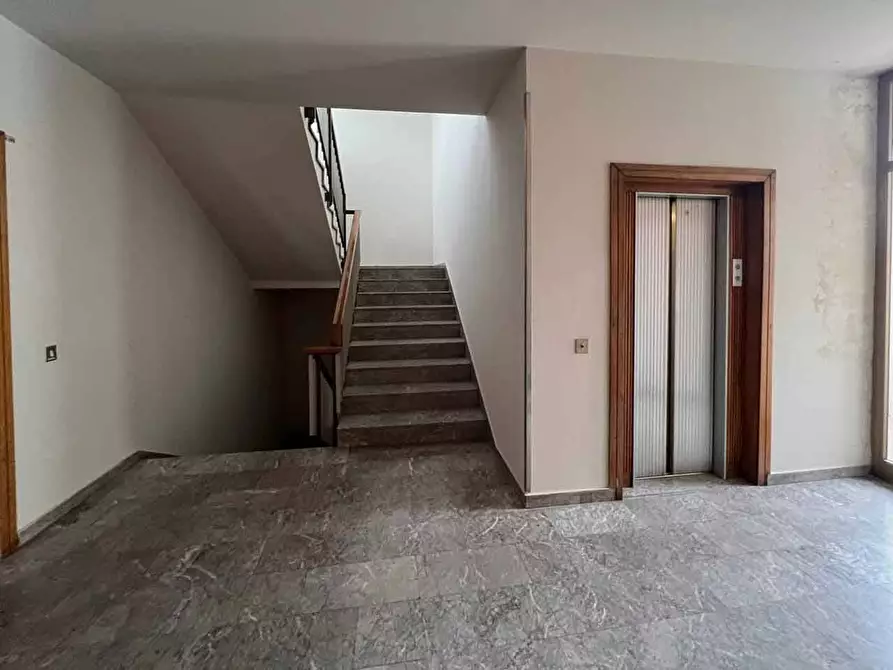 Immagine 5 di Ufficio in vendita  in VIALE VITTORIO VENETO 80 a Prato