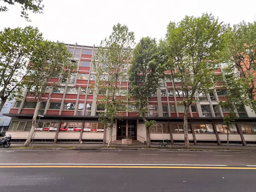 Immagine 7 di Ufficio in vendita  in VIALE VITTORIO VENETO 80 a Prato