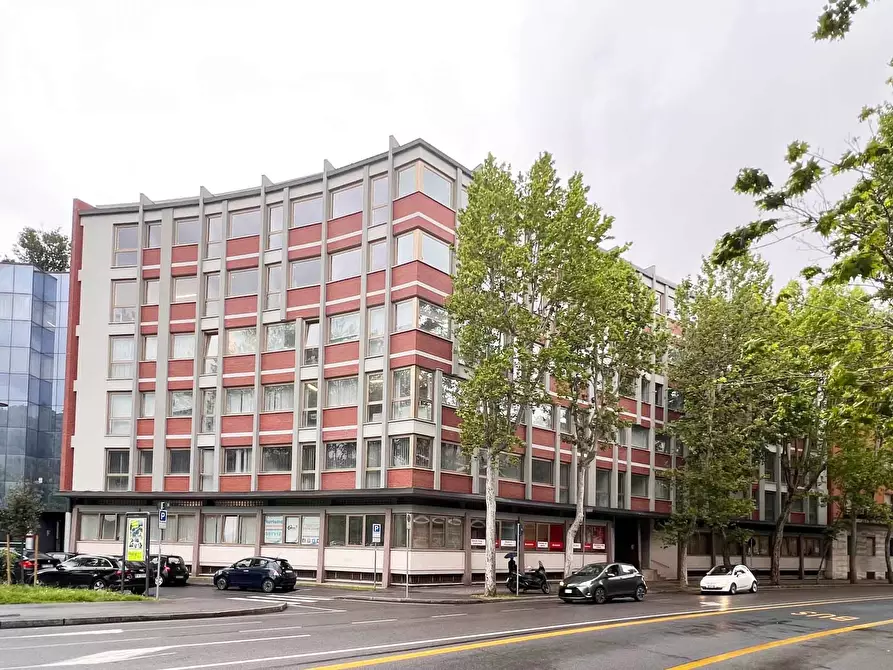 Immagine 2 di Ufficio in vendita  in VIALE VITTORIO VENETO 80 a Prato