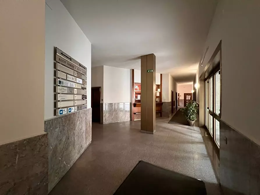 Immagine 19 di Ufficio in vendita  in VIALE VITTORIO VENETO 80 a Prato