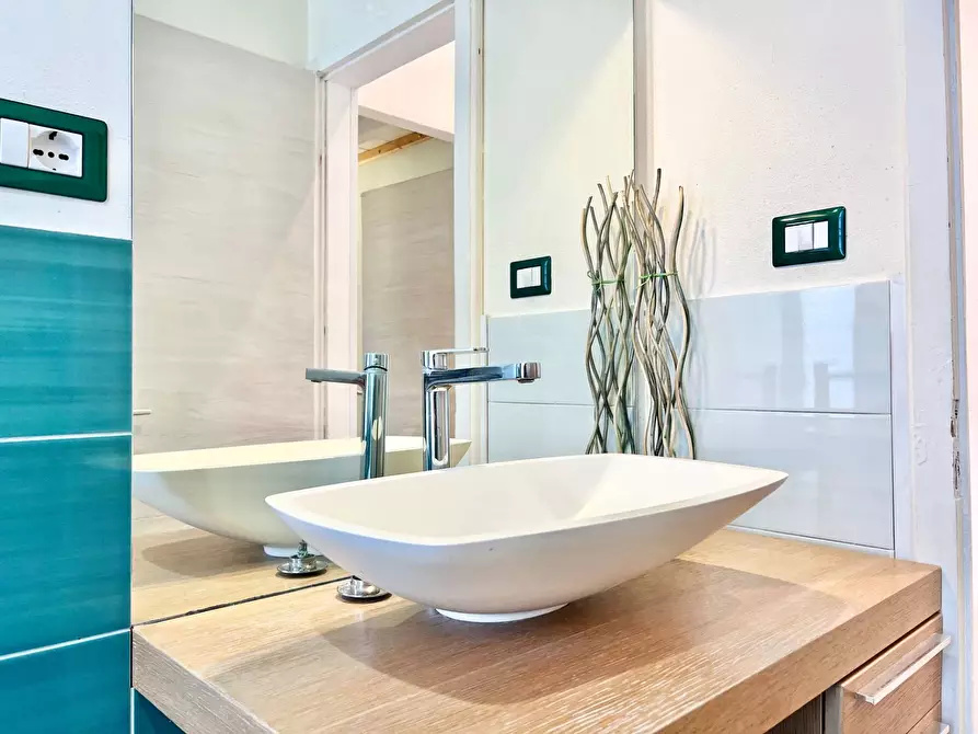 Immagine 14 di Appartamento in vendita  in strada del ruffolo 93 a Siena