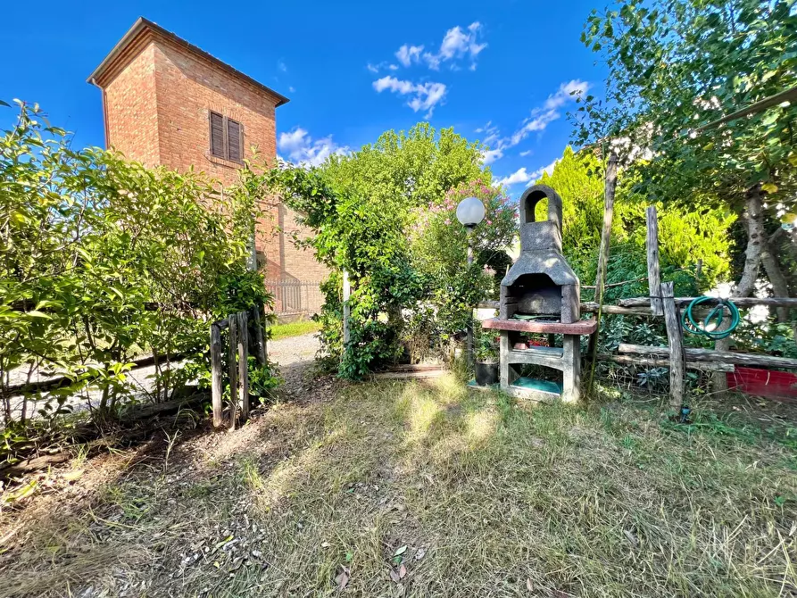 Immagine 28 di Appartamento in vendita  in strada del ruffolo 93 a Siena