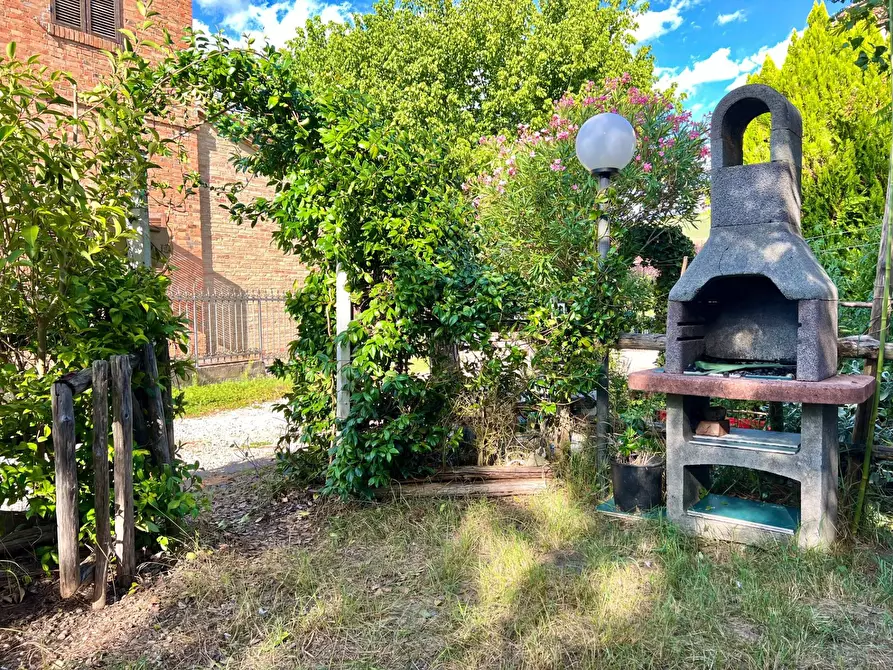 Immagine 23 di Appartamento in vendita  in strada del ruffolo 93 a Siena