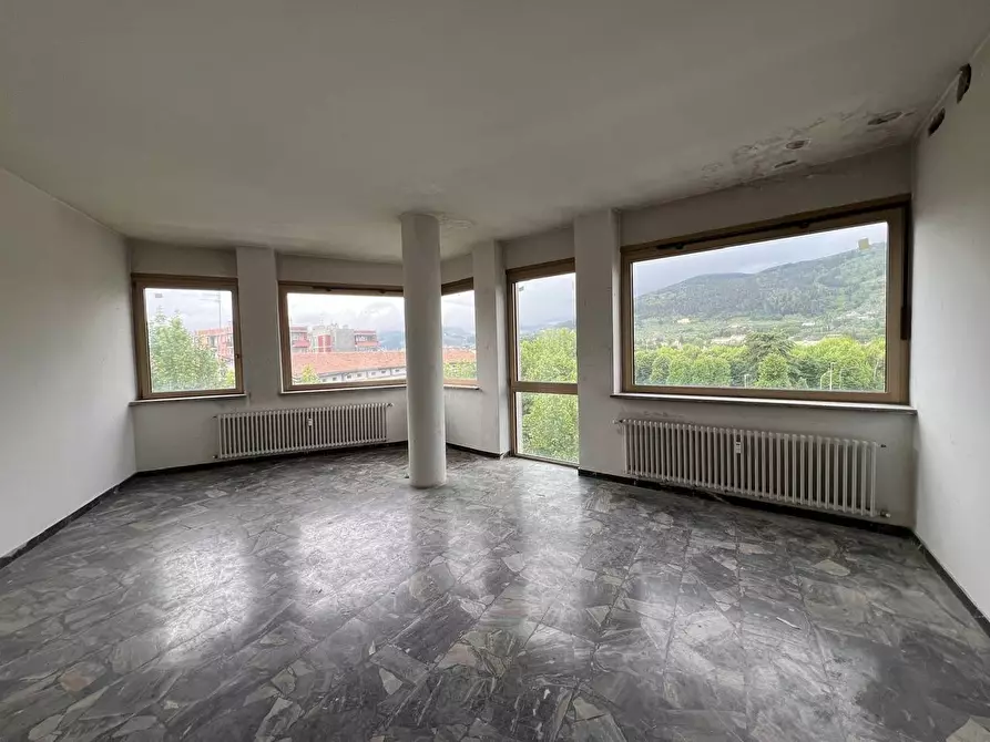 Immagine 1 di Ufficio in vendita  in via vittorio veneto 80 a Prato