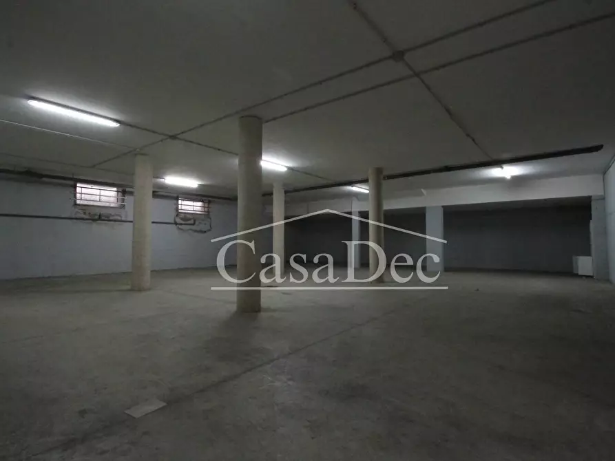 Immagine 6 di Magazzino in affitto  in Via Giulio Cesare 1 a Trentola Ducenta