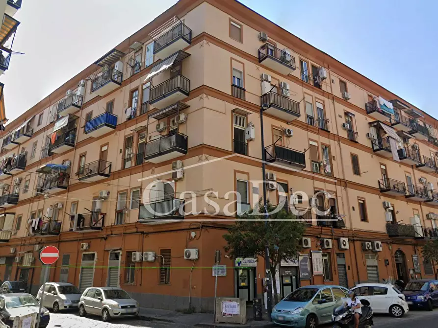 Immagine 1 di Negozio in vendita  in Via Arenaccia a Napoli