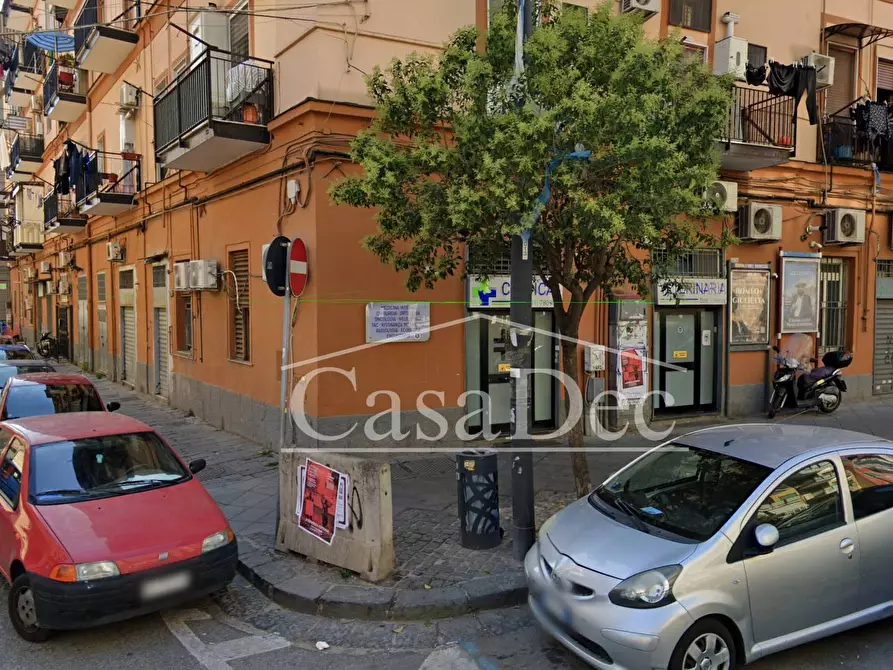 Immagine 2 di Negozio in vendita  in Via Arenaccia a Napoli