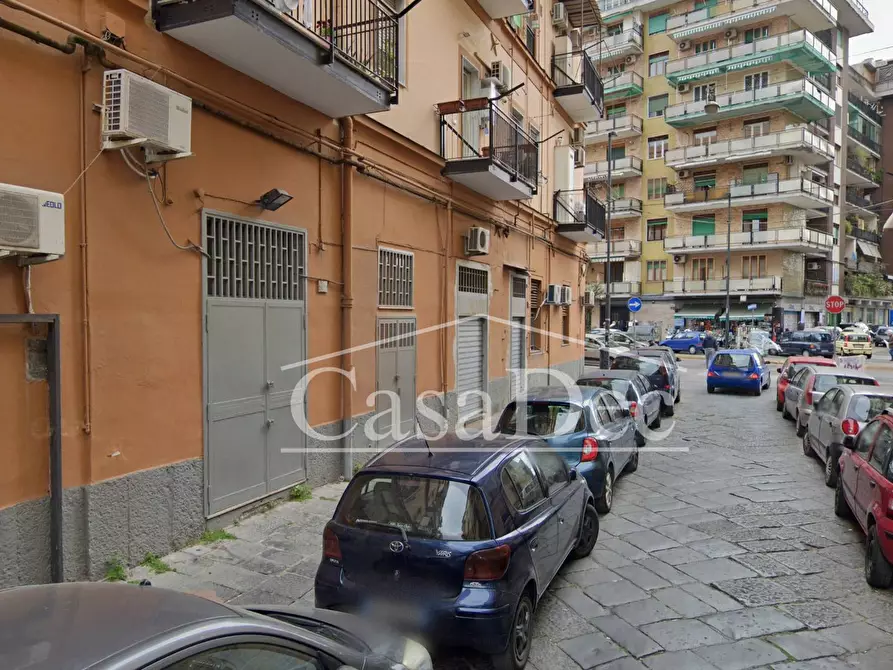 Immagine 3 di Negozio in vendita  in Via Arenaccia a Napoli
