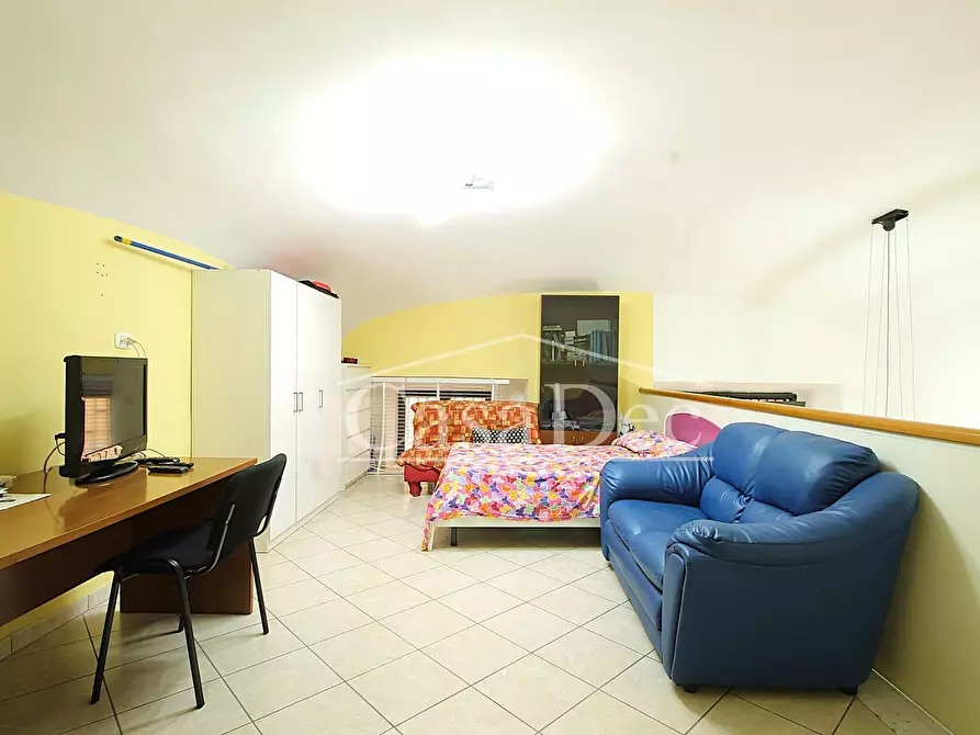 Immagine 19 di Negozio in vendita  in Via Arenaccia a Napoli