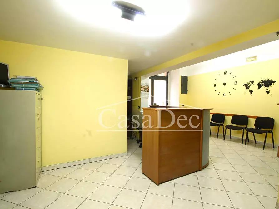 Immagine 11 di Negozio in vendita  in Via Arenaccia a Napoli