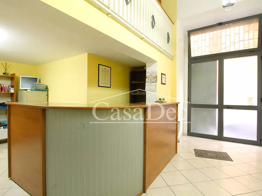 Immagine 9 di Negozio in vendita  in Via Arenaccia a Napoli