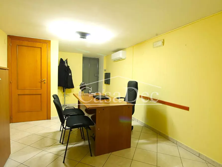 Immagine 13 di Negozio in vendita  in Via Arenaccia a Napoli