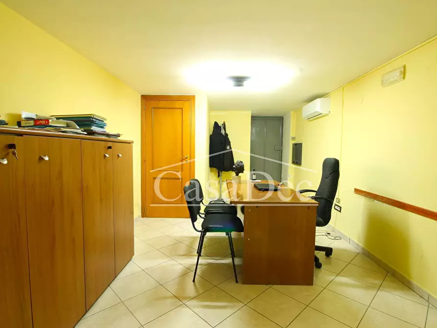 Immagine 12 di Negozio in vendita  in Via Arenaccia a Napoli