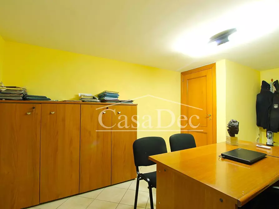 Immagine 14 di Negozio in vendita  in Via Arenaccia a Napoli