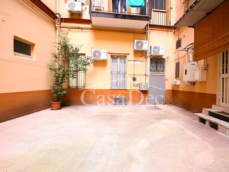 Immagine 29 di Negozio in vendita  in Via Arenaccia a Napoli