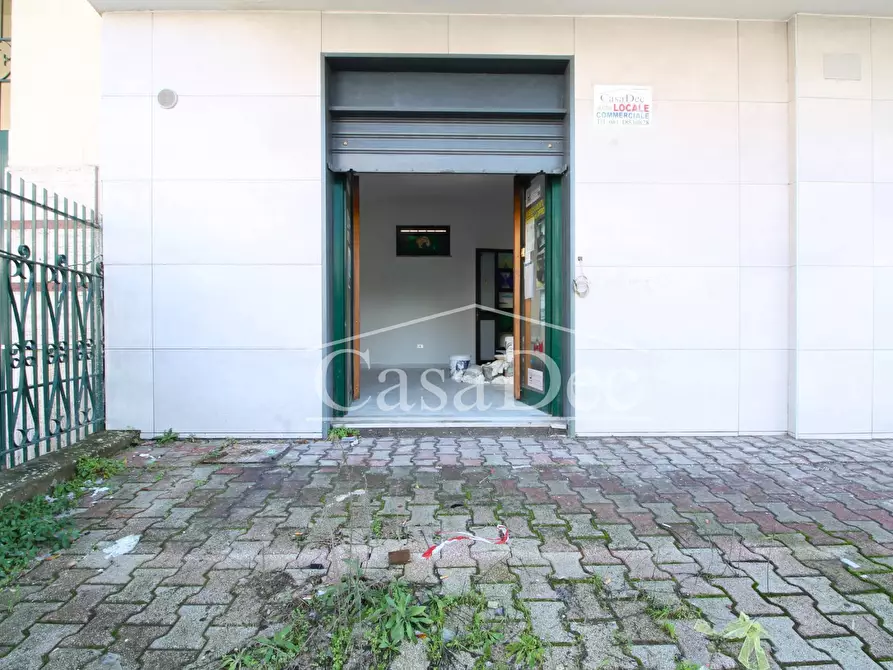 Immagine 1 di Negozio in affitto  in Via Guglielmo Marconi a Cancello Ed Arnone