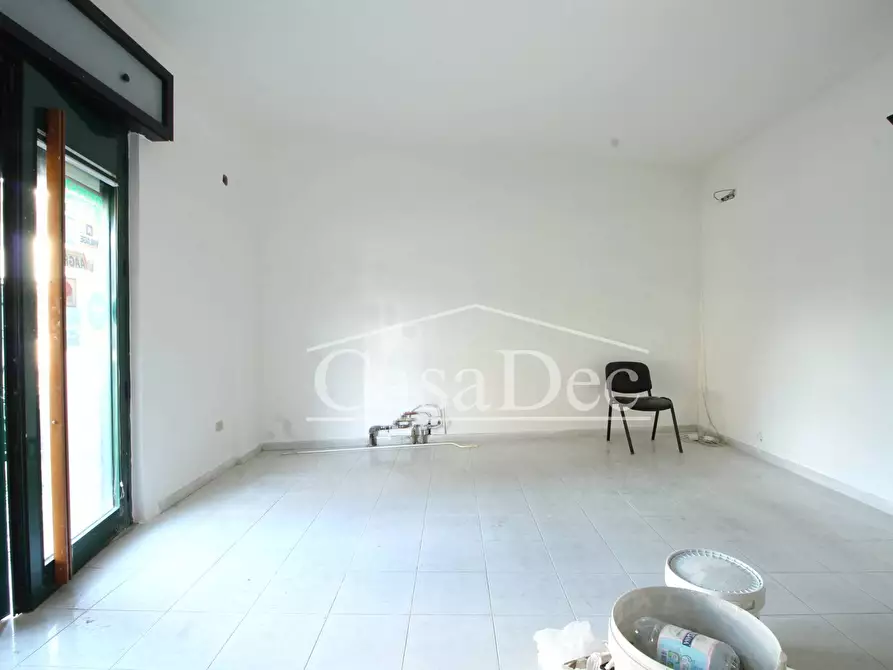 Immagine 9 di Negozio in affitto  in Via Guglielmo Marconi a Cancello Ed Arnone