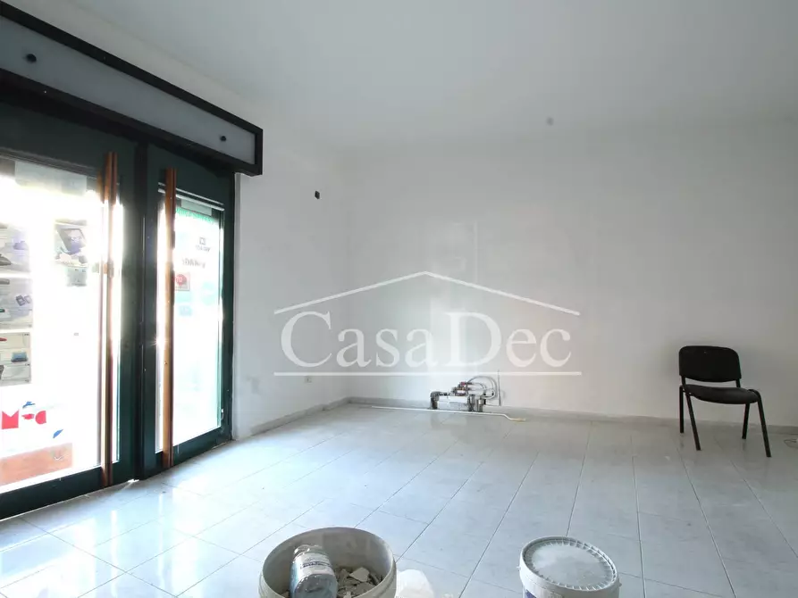 Immagine 10 di Negozio in affitto  in Via Guglielmo Marconi a Cancello Ed Arnone