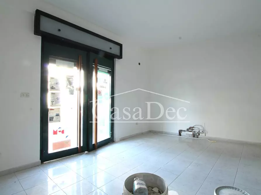 Immagine 11 di Negozio in affitto  in Via Guglielmo Marconi a Cancello Ed Arnone