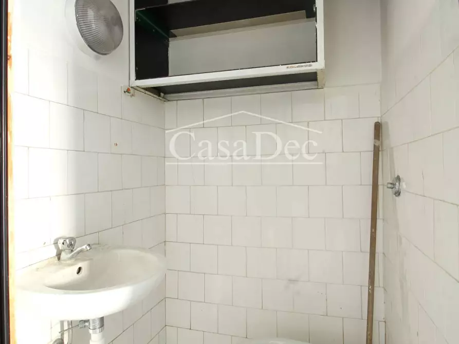 Immagine 19 di Negozio in affitto  in Via Guglielmo Marconi a Cancello Ed Arnone