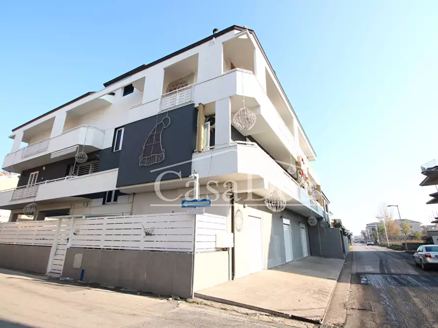 Immagine 3 di Negozio in affitto  in Via De Nicola a Trentola Ducenta