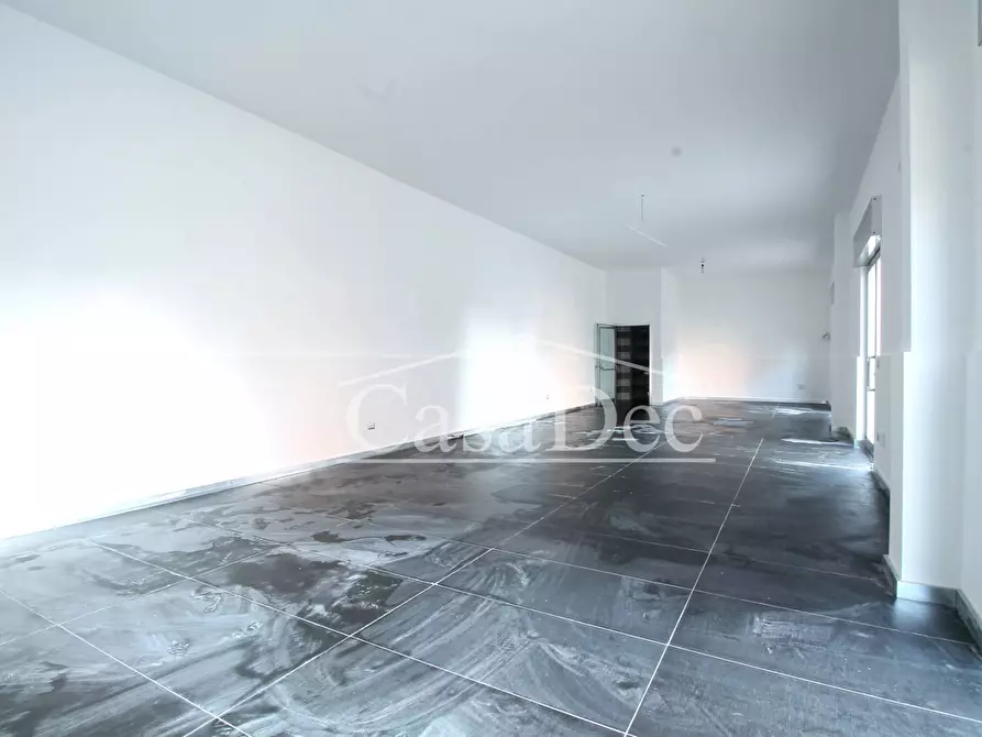 Immagine 5 di Negozio in affitto  in Via De Nicola a Trentola Ducenta