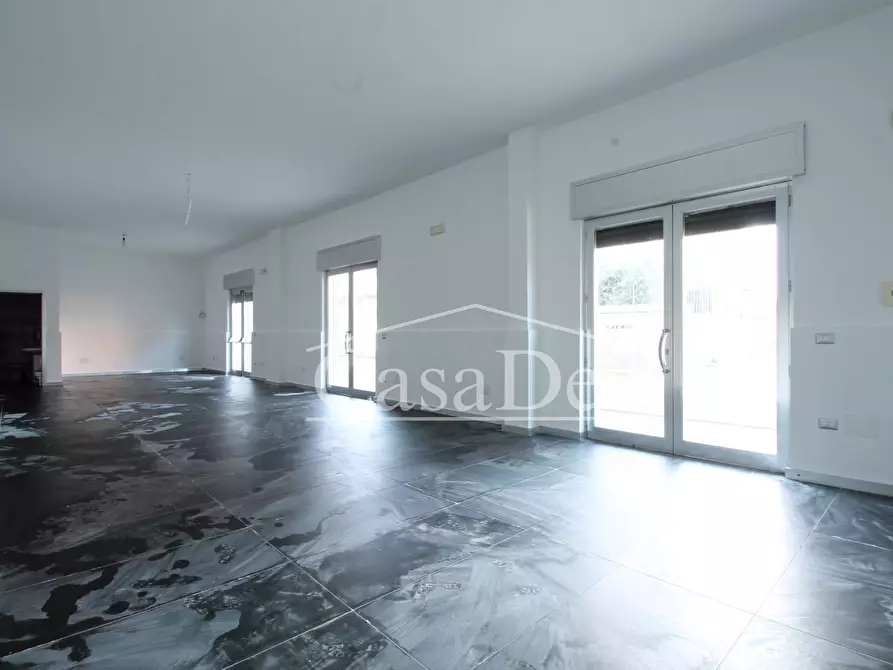 Immagine 7 di Negozio in affitto  in Via De Nicola a Trentola Ducenta