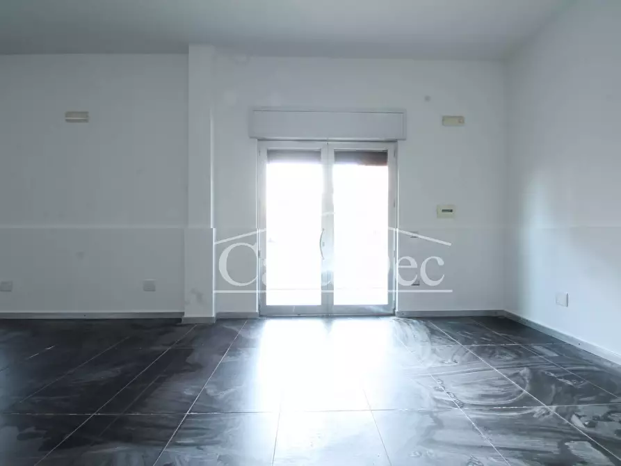 Immagine 8 di Negozio in affitto  in Via De Nicola a Trentola Ducenta