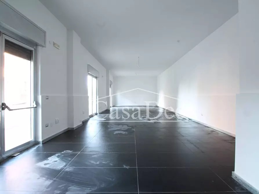 Immagine 14 di Negozio in affitto  in Via De Nicola a Trentola Ducenta