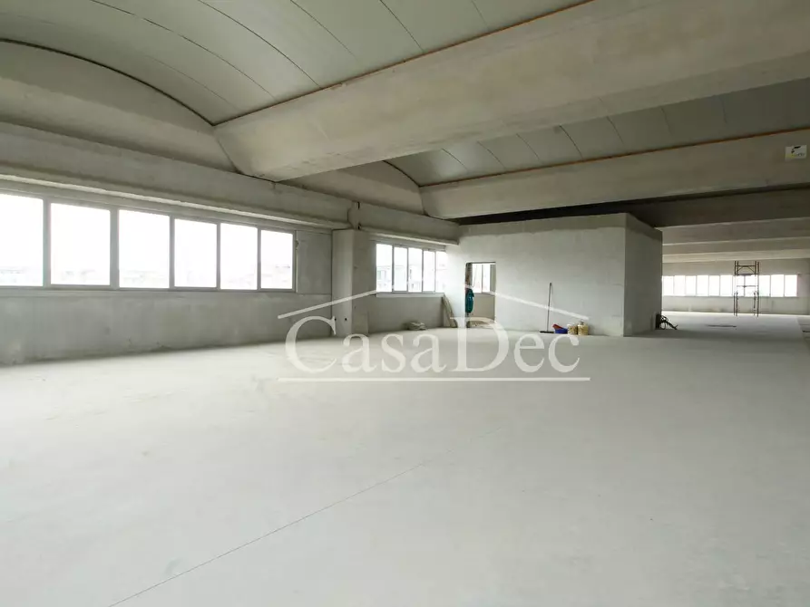 Immagine 9 di Negozio in affitto  in Viale salvo D'Acquisto a Cancello Ed Arnone