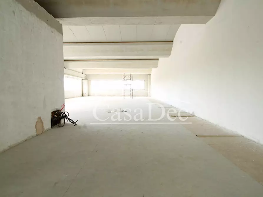 Immagine 11 di Negozio in affitto  in Viale salvo D'Acquisto a Cancello Ed Arnone