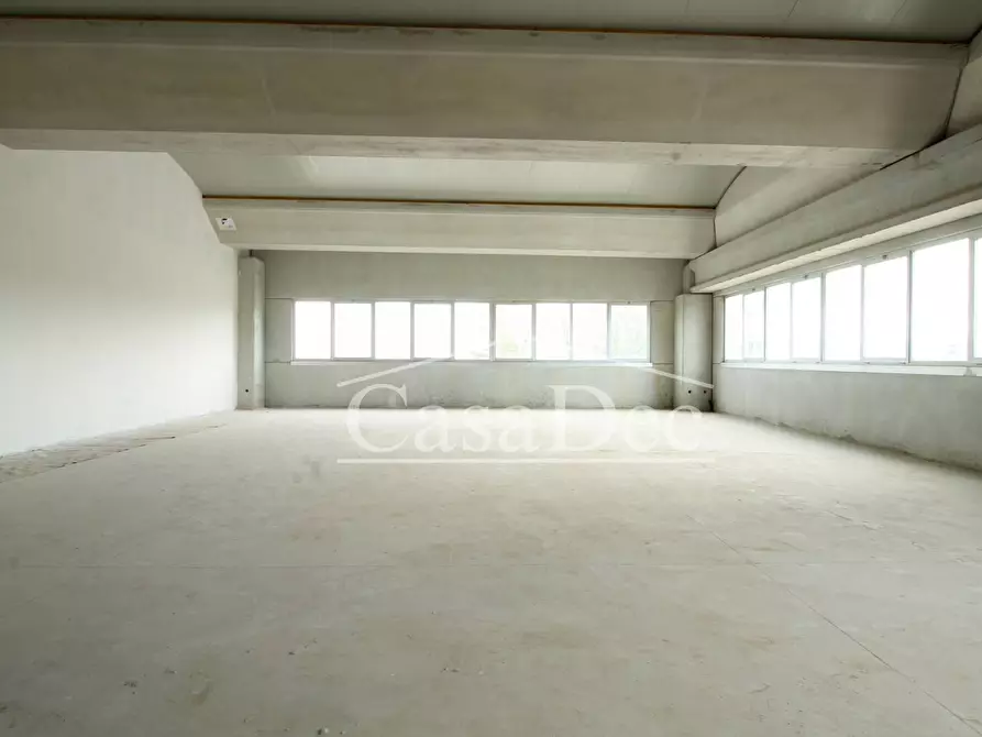 Immagine 10 di Negozio in affitto  in Viale salvo D'Acquisto a Cancello Ed Arnone