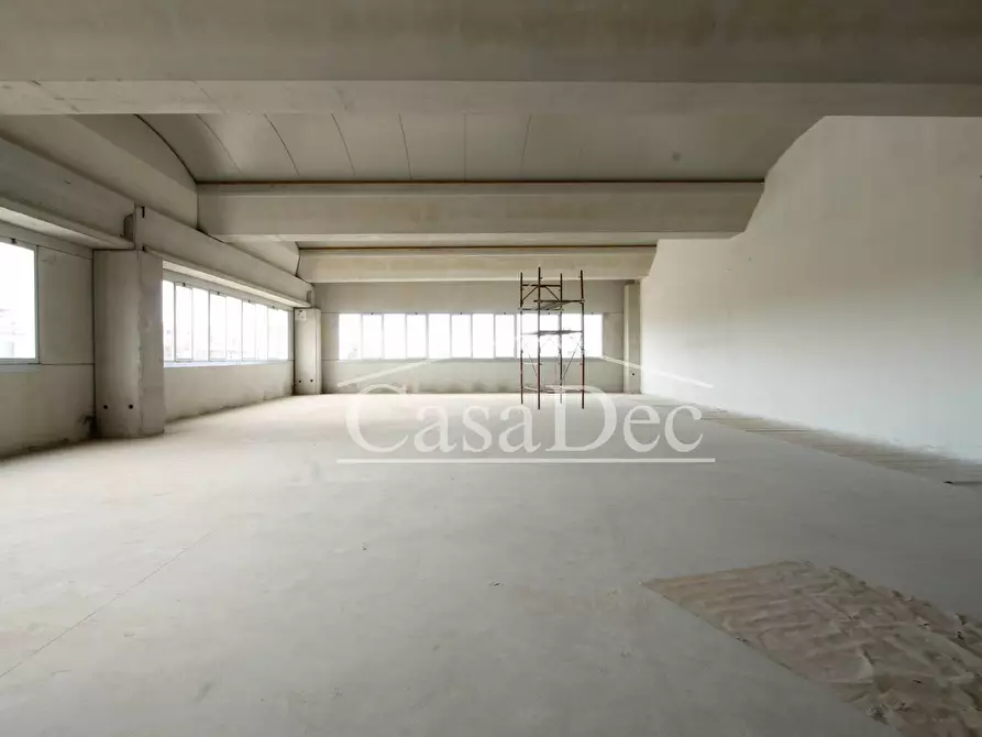 Immagine 12 di Negozio in affitto  in Viale salvo D'Acquisto a Cancello Ed Arnone