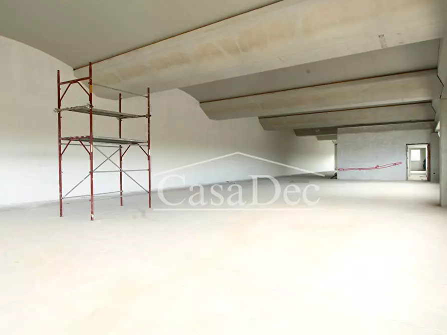 Immagine 14 di Negozio in affitto  in Viale salvo D'Acquisto a Cancello Ed Arnone