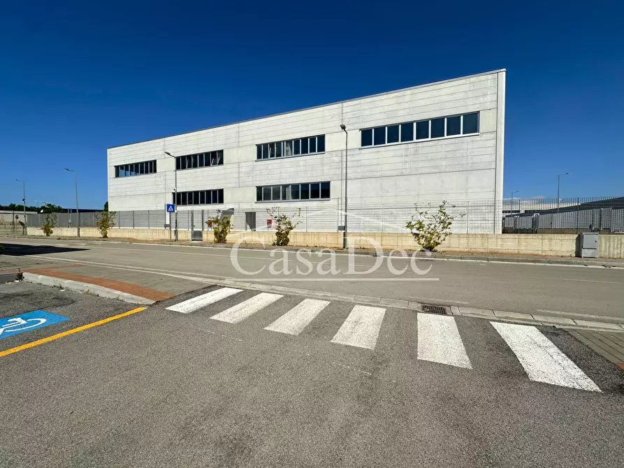 Immagine 3 di Negozio in affitto  in Viale salvo D'Acquisto a Cancello Ed Arnone