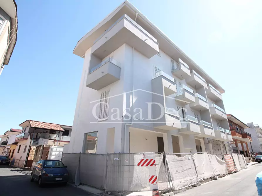 Immagine 1 di Negozio in vendita  in Via Guglielmo Marconi a Cancello Ed Arnone