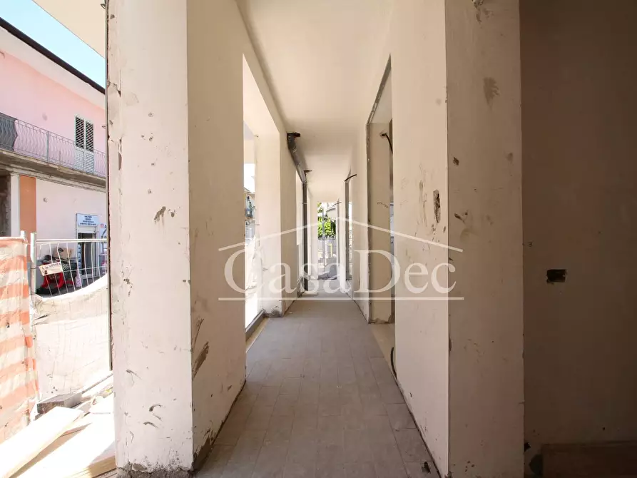 Immagine 5 di Negozio in vendita  in Via Guglielmo Marconi a Cancello Ed Arnone