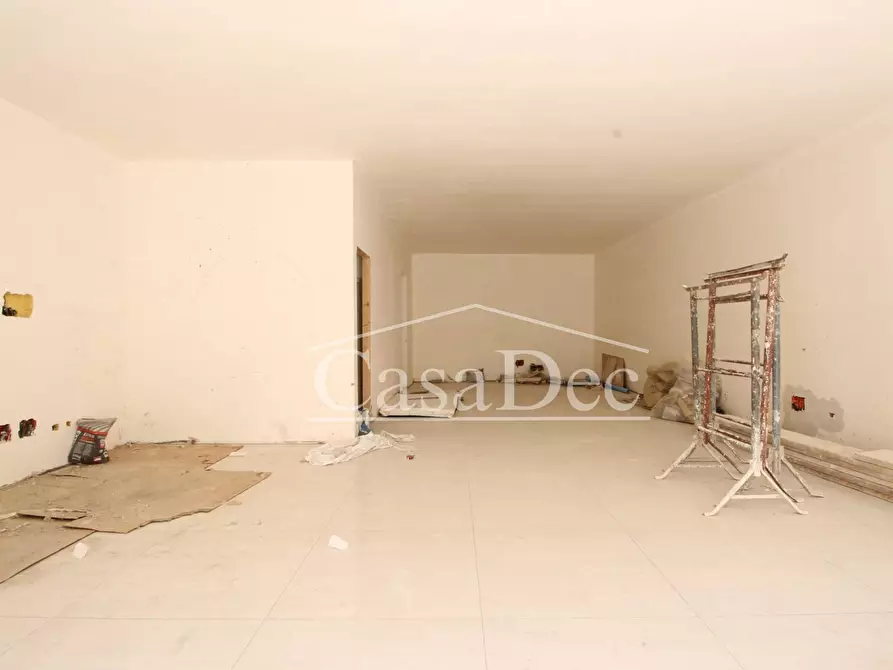 Immagine 9 di Negozio in vendita  in Via Guglielmo Marconi a Cancello Ed Arnone