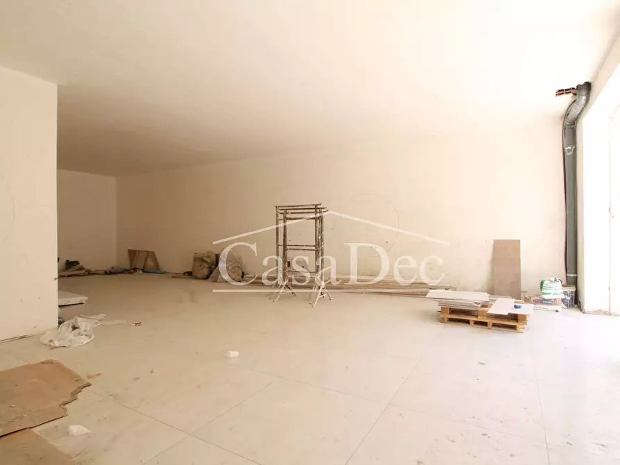 Immagine 7 di Negozio in vendita  in Via Guglielmo Marconi a Cancello Ed Arnone