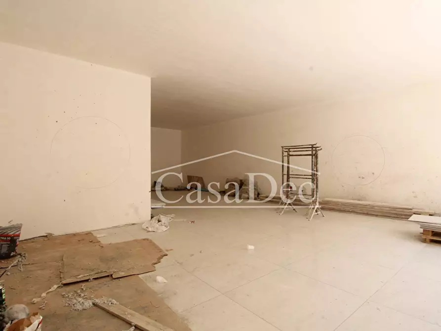 Immagine 8 di Negozio in vendita  in Via Guglielmo Marconi a Cancello Ed Arnone