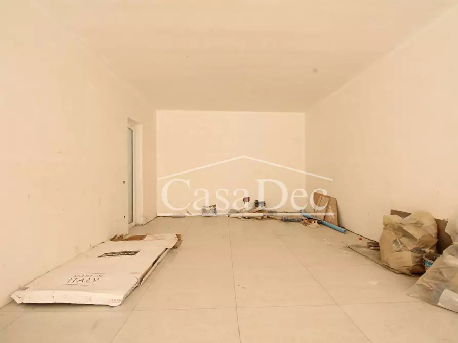 Immagine 14 di Negozio in vendita  in Via Guglielmo Marconi a Cancello Ed Arnone