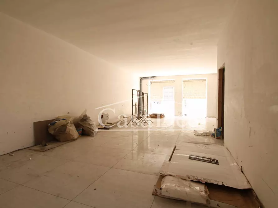 Immagine 15 di Negozio in vendita  in Via Guglielmo Marconi a Cancello Ed Arnone