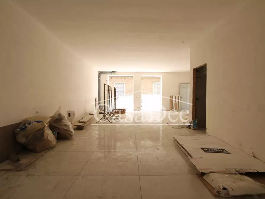 Immagine 16 di Negozio in vendita  in Via Guglielmo Marconi a Cancello Ed Arnone