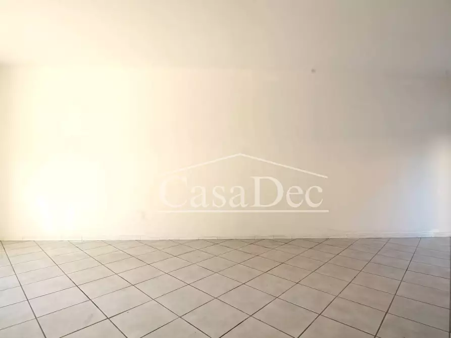 Immagine 10 di Negozio in vendita  in Via Nunziale San Antonio a Trentola Ducenta