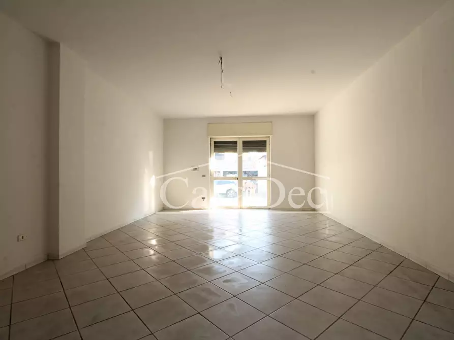 Immagine 12 di Negozio in vendita  in Via Nunziale San Antonio a Trentola Ducenta