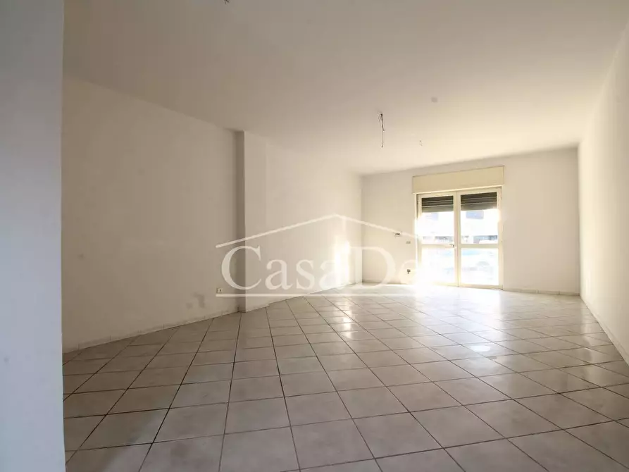 Immagine 13 di Negozio in vendita  in Via Nunziale San Antonio a Trentola Ducenta