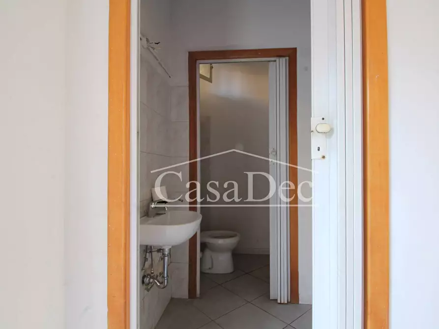 Immagine 14 di Negozio in vendita  in Via Nunziale San Antonio a Trentola Ducenta