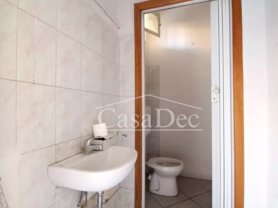 Immagine 15 di Negozio in vendita  in Via Nunziale San Antonio a Trentola Ducenta