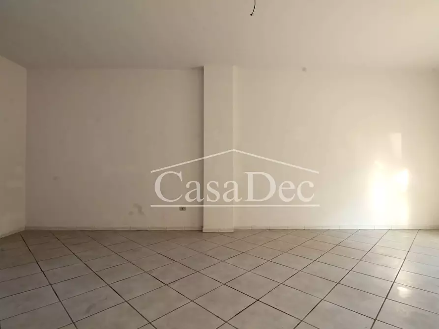 Immagine 16 di Negozio in vendita  in Via Nunziale San Antonio a Trentola Ducenta